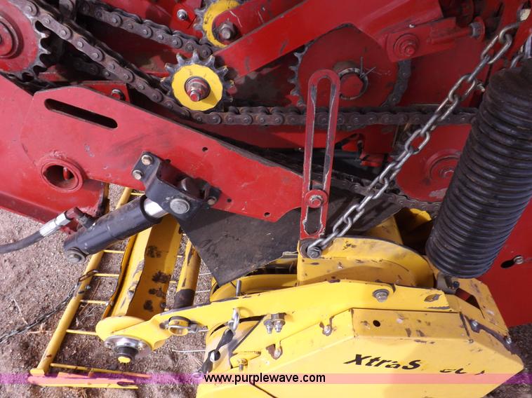 image for item I9207 2008 New Holland BR7090 round baler