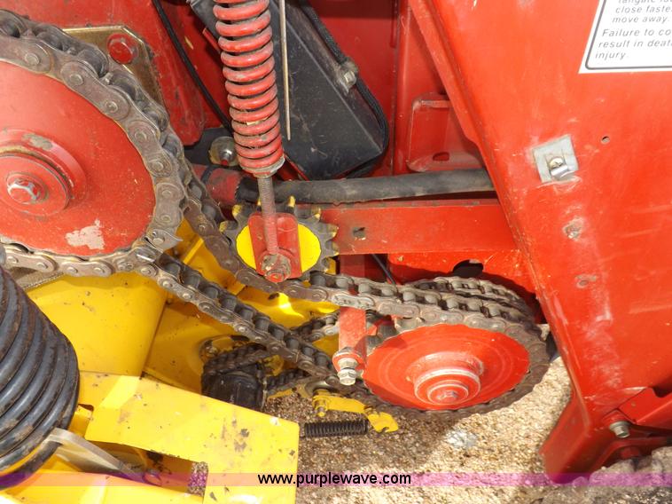 image for item I9207 2008 New Holland BR7090 round baler