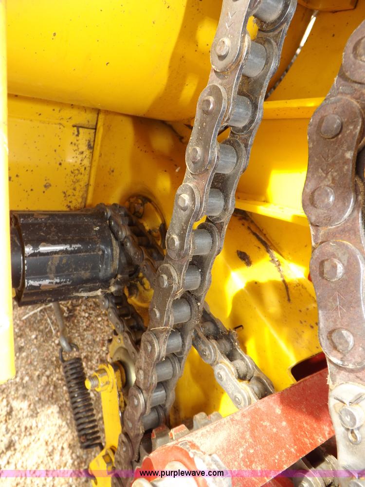 image for item I9207 2008 New Holland BR7090 round baler