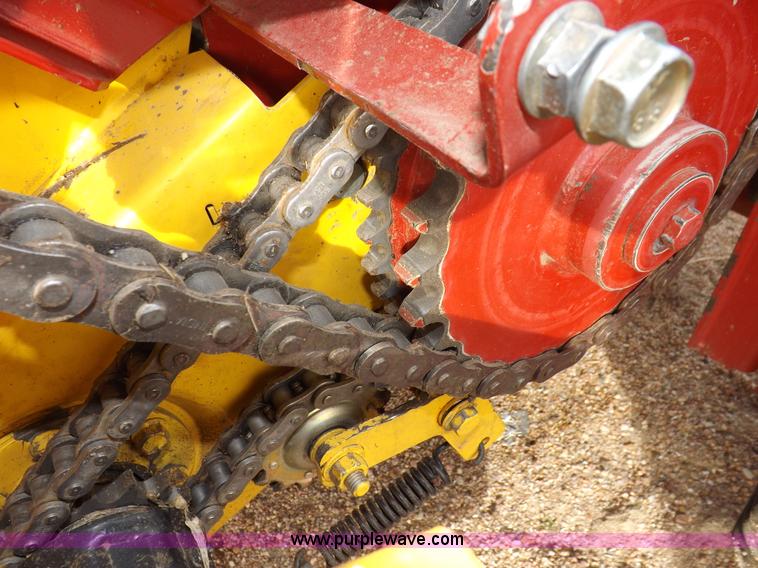 image for item I9207 2008 New Holland BR7090 round baler