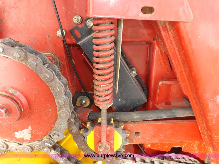 image for item I9207 2008 New Holland BR7090 round baler