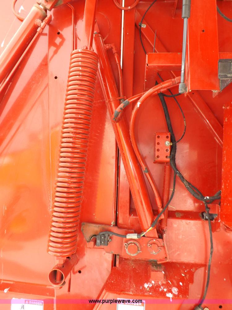 image for item I9207 2008 New Holland BR7090 round baler