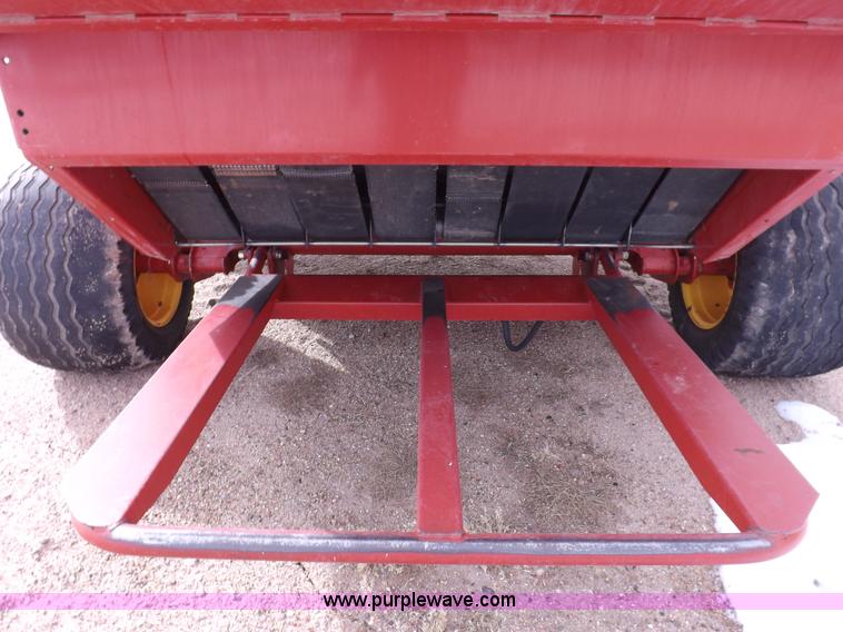 image for item I9207 2008 New Holland BR7090 round baler