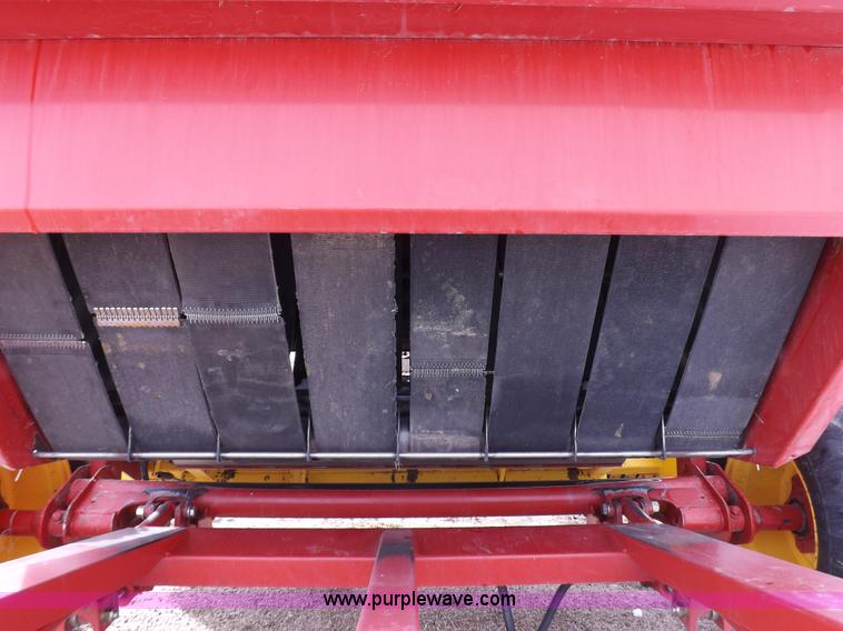 image for item I9207 2008 New Holland BR7090 round baler