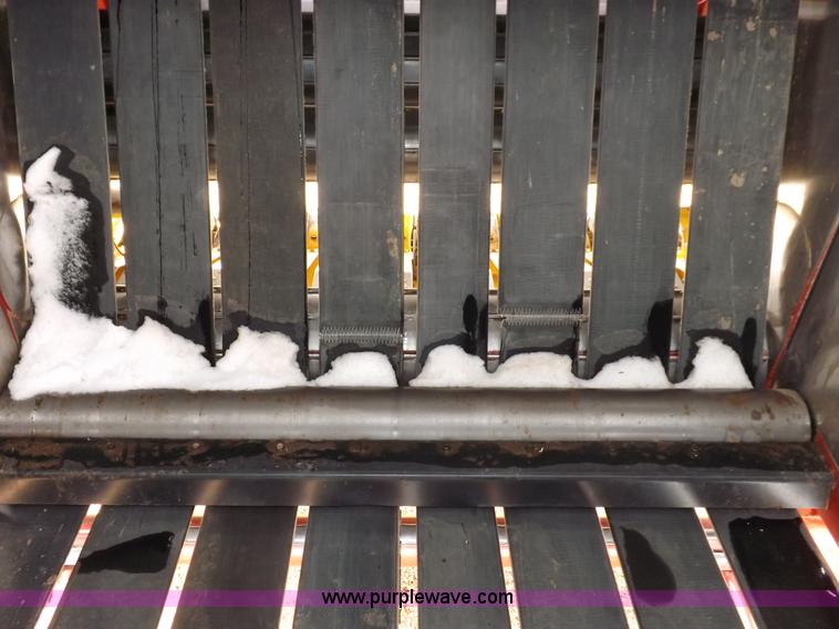 image for item I9207 2008 New Holland BR7090 round baler