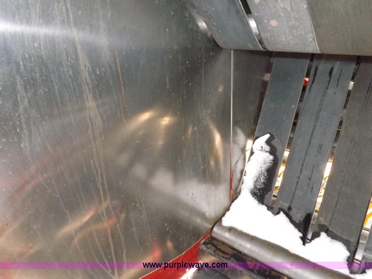 image for item I9207 2008 New Holland BR7090 round baler