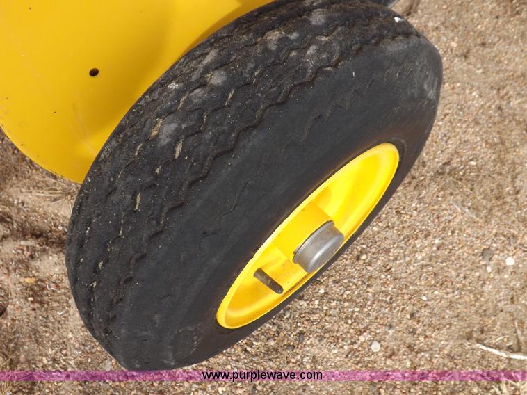 image for item I9207 2008 New Holland BR7090 round baler