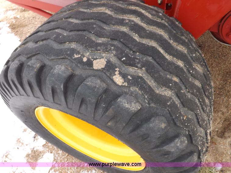 image for item I9207 2008 New Holland BR7090 round baler