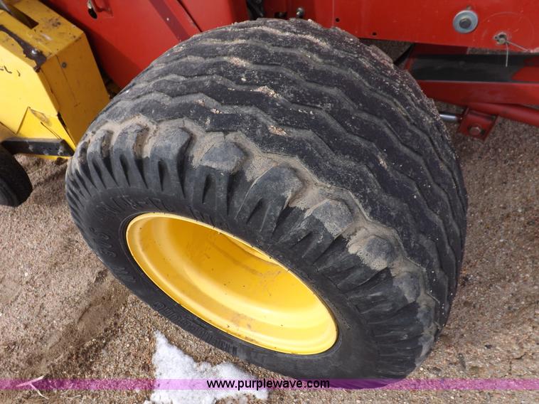 image for item I9207 2008 New Holland BR7090 round baler