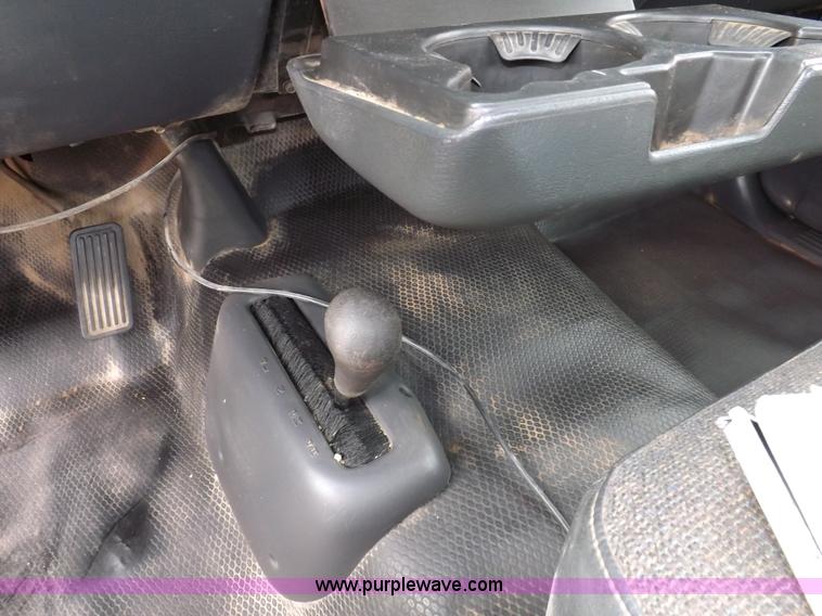 image for item I9208 2000 Chevrolet Silverado 1500 pickup truck