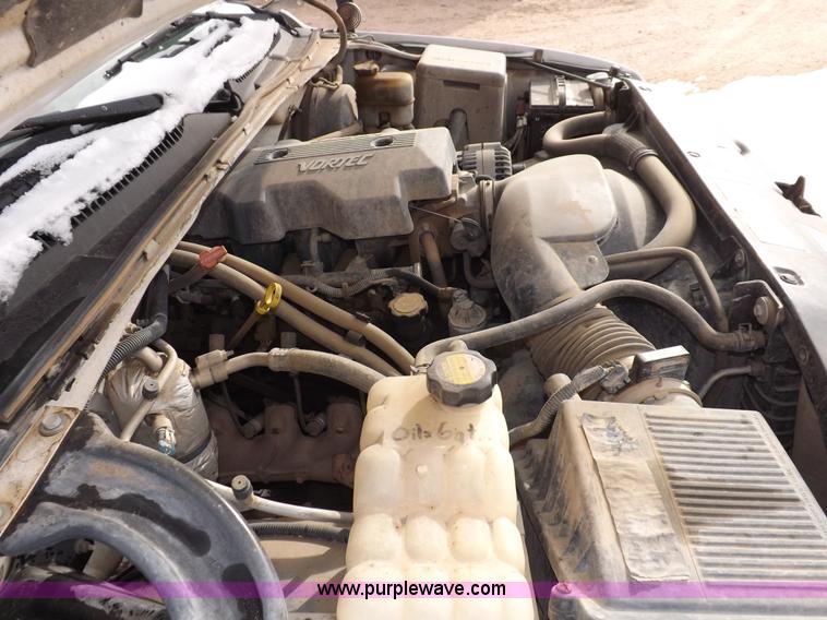 image for item I9208 2000 Chevrolet Silverado 1500 pickup truck