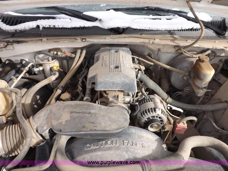 image for item I9208 2000 Chevrolet Silverado 1500 pickup truck