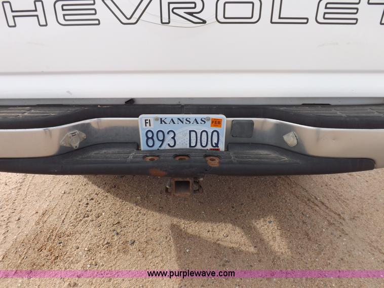 image for item I9208 2000 Chevrolet Silverado 1500 pickup truck