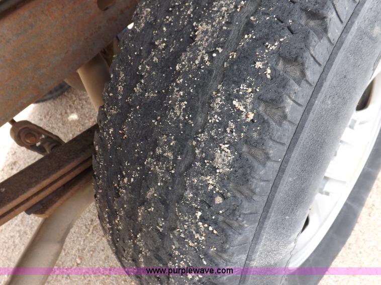 image for item I9208 2000 Chevrolet Silverado 1500 pickup truck