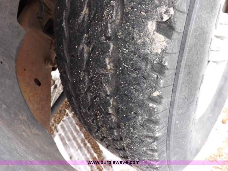 image for item I9208 2000 Chevrolet Silverado 1500 pickup truck