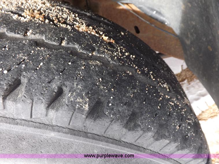 image for item I9208 2000 Chevrolet Silverado 1500 pickup truck