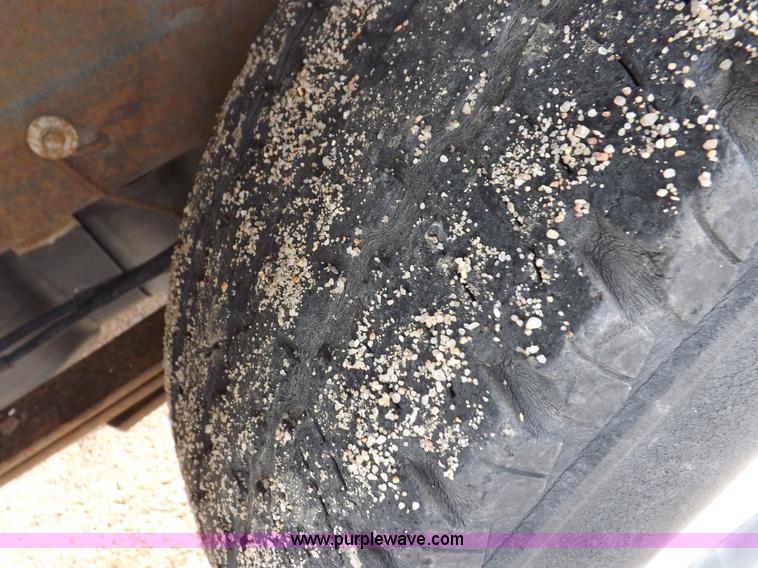 image for item I9208 2000 Chevrolet Silverado 1500 pickup truck