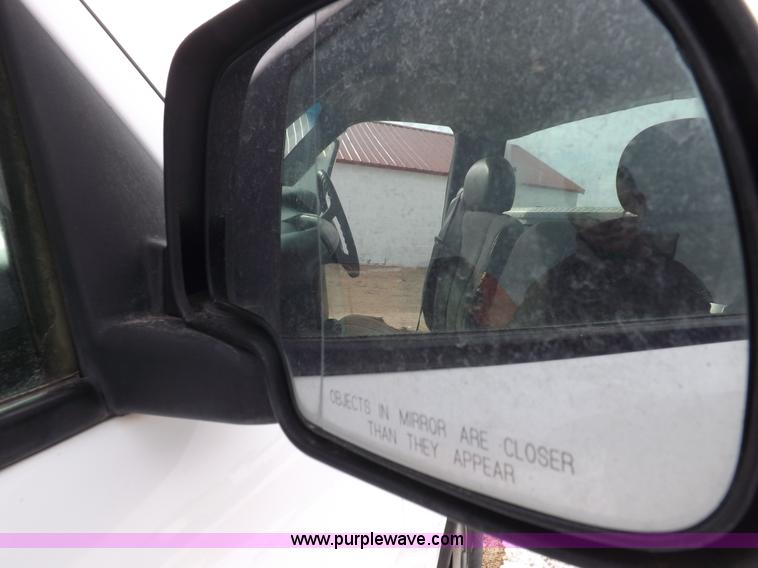 image for item I9208 2000 Chevrolet Silverado 1500 pickup truck