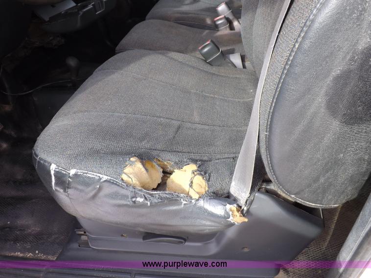 image for item I9208 2000 Chevrolet Silverado 1500 pickup truck