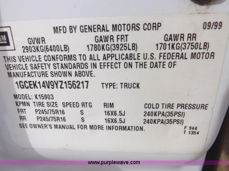 image for item I9208 2000 Chevrolet Silverado 1500 pickup truck