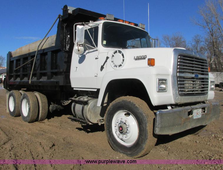 image for item AB9294 1995 Ford LT8000 dump truck