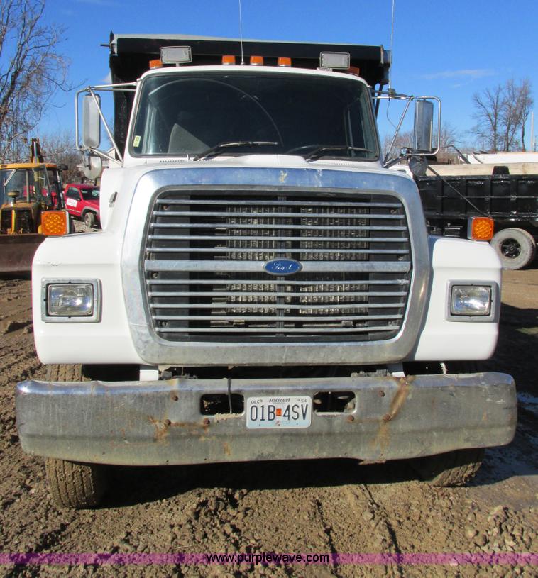 image for item AB9294 1995 Ford LT8000 dump truck