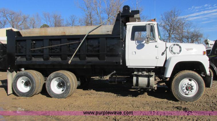 image for item AB9294 1995 Ford LT8000 dump truck