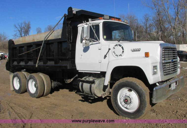 image for item AB9294 1995 Ford LT8000 dump truck