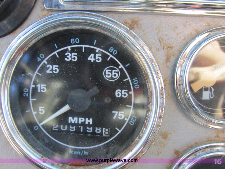 image for item AB9294 1995 Ford LT8000 dump truck