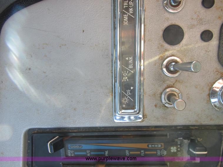 image for item AB9294 1995 Ford LT8000 dump truck