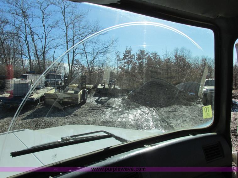 image for item AB9294 1995 Ford LT8000 dump truck