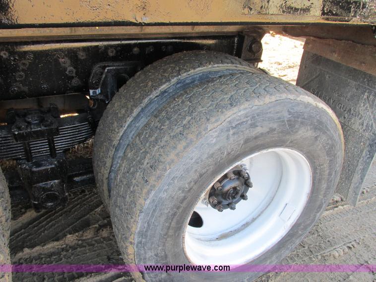 image for item AB9294 1995 Ford LT8000 dump truck