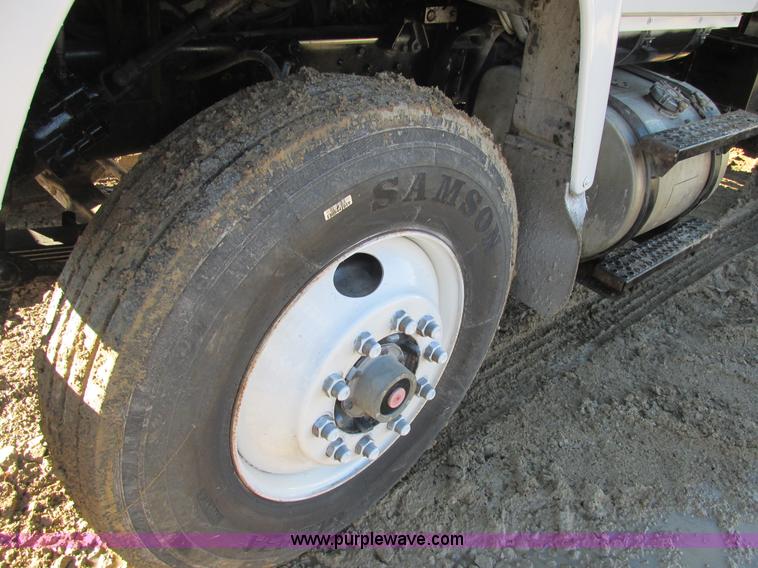 image for item AB9294 1995 Ford LT8000 dump truck