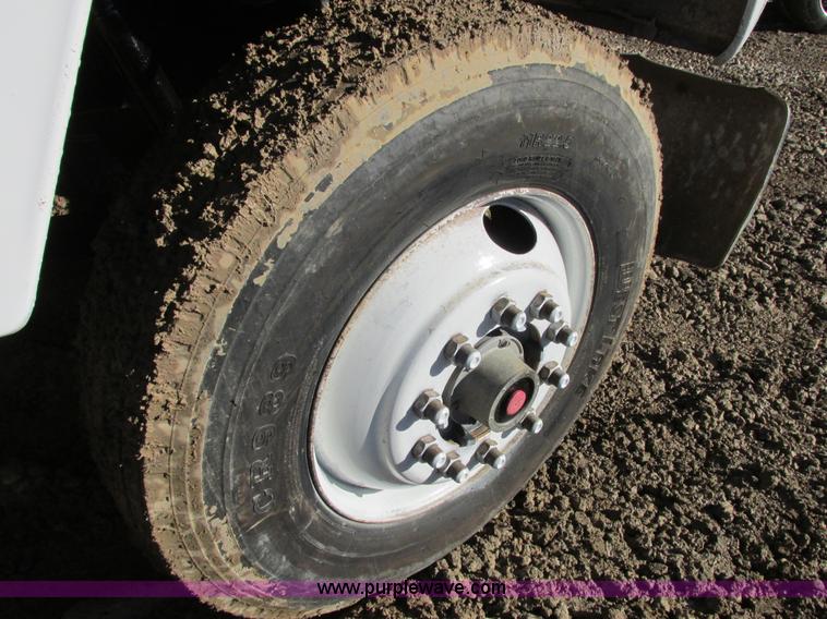 image for item AB9294 1995 Ford LT8000 dump truck