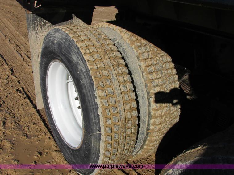 image for item AB9294 1995 Ford LT8000 dump truck