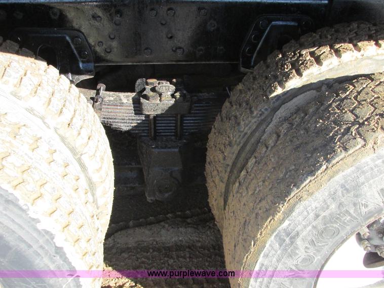 image for item AB9294 1995 Ford LT8000 dump truck