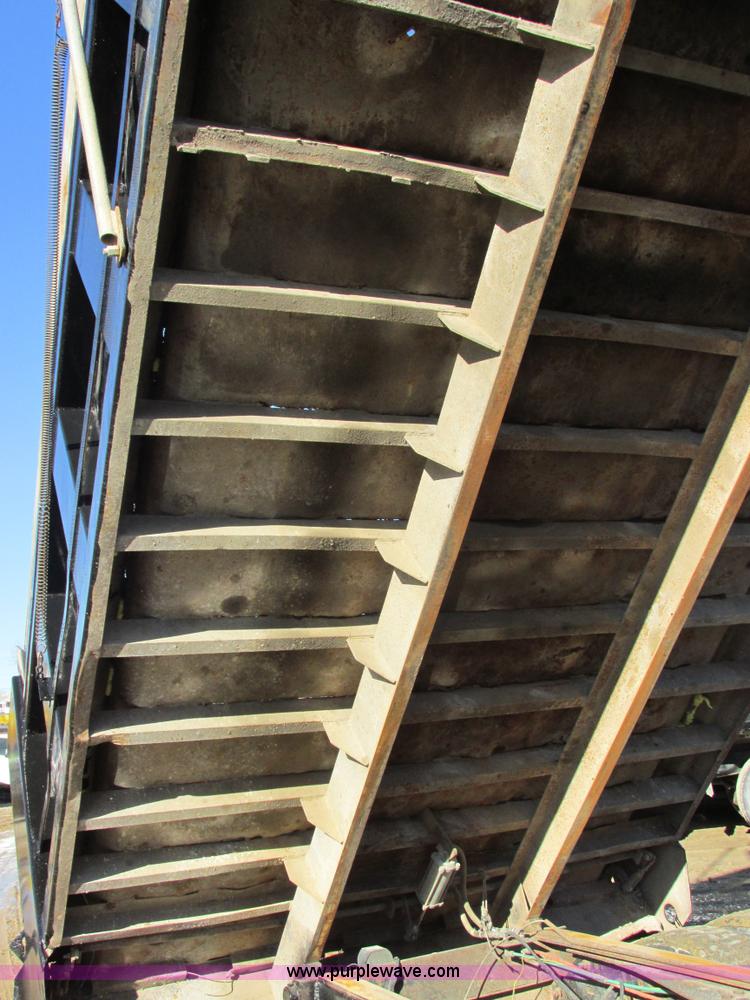 image for item AB9294 1995 Ford LT8000 dump truck