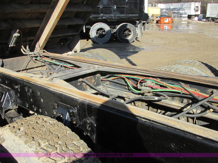 image for item AB9294 1995 Ford LT8000 dump truck