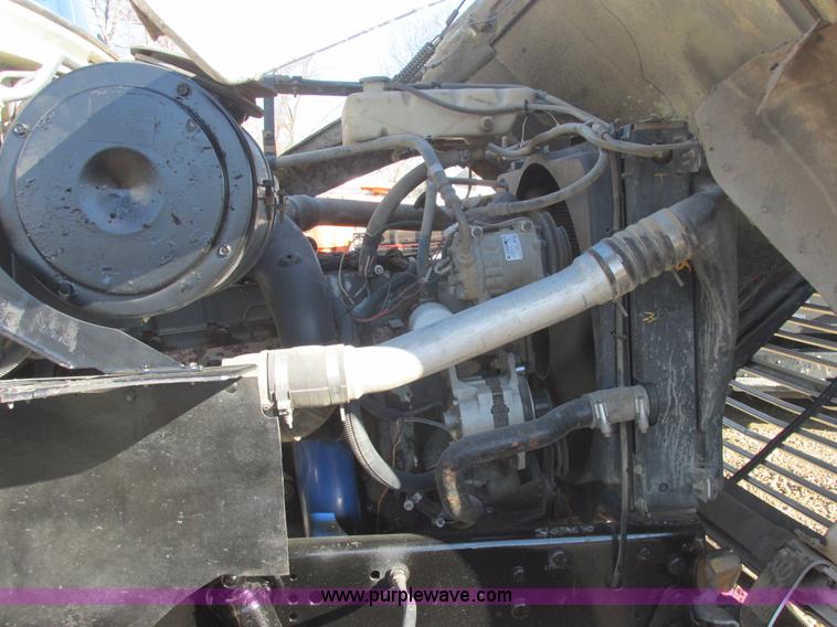 image for item AB9294 1995 Ford LT8000 dump truck