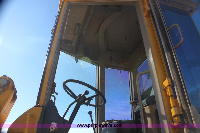 image for item AJ9497 1986 John Deere 644D wheel loader