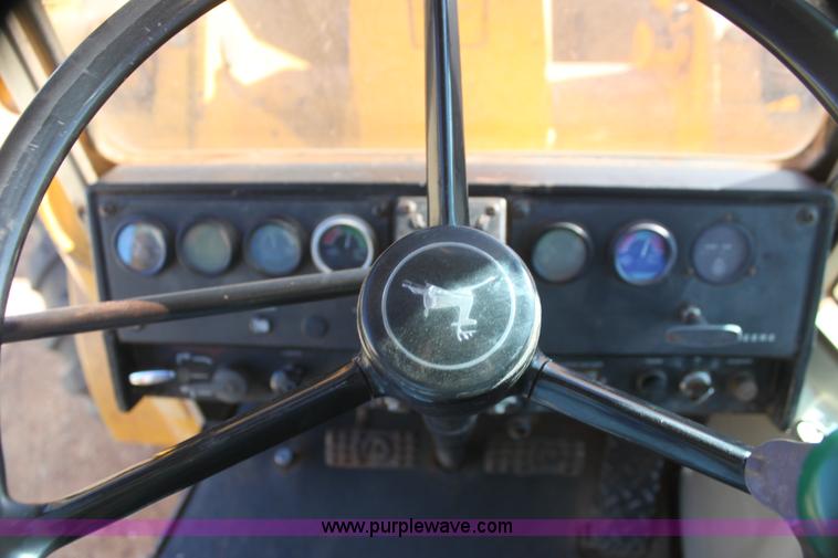 image for item AJ9497 1986 John Deere 644D wheel loader