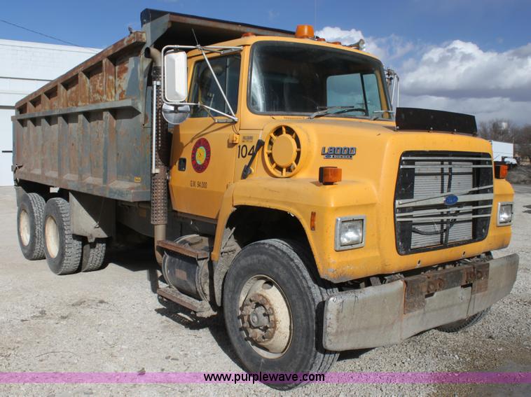 image for item AJ9498 1993 Ford LNT8000 dump truck