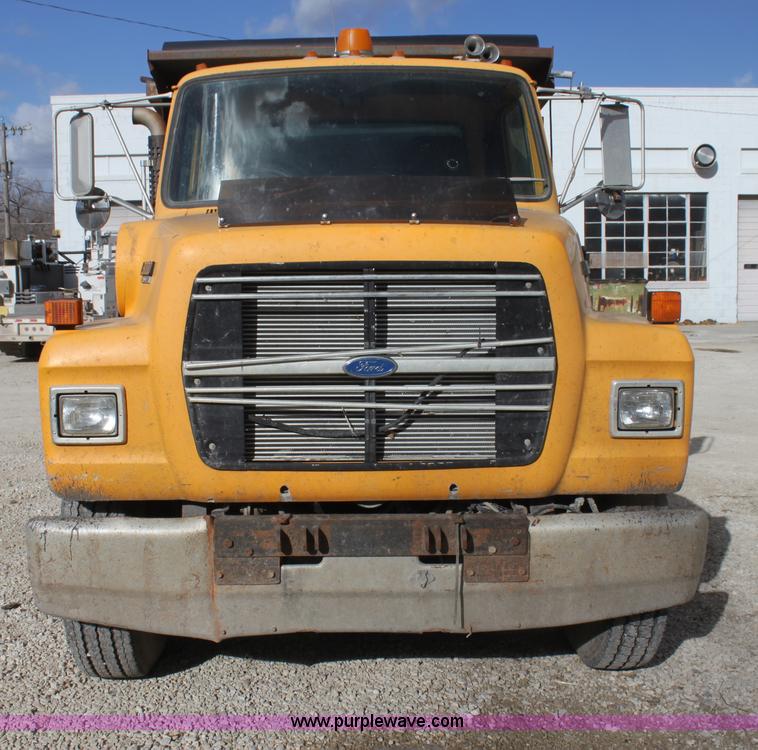 image for item AJ9498 1993 Ford LNT8000 dump truck