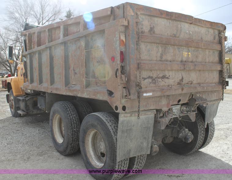 image for item AJ9498 1993 Ford LNT8000 dump truck