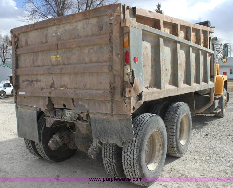 image for item AJ9498 1993 Ford LNT8000 dump truck