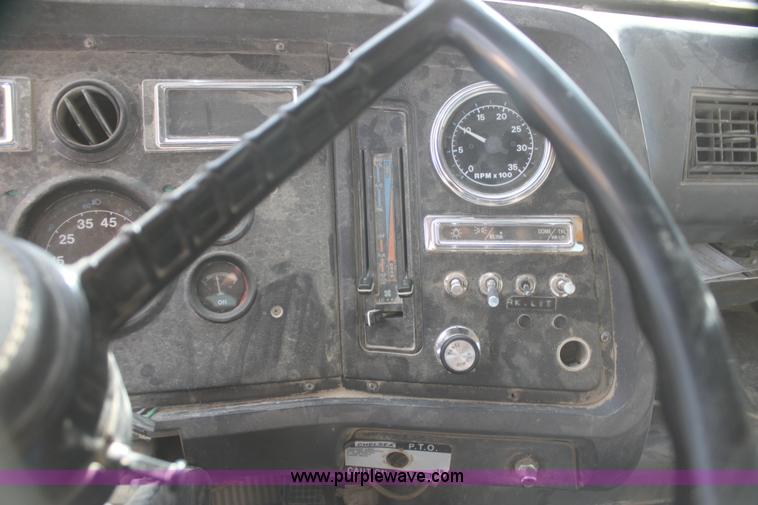 image for item AJ9498 1993 Ford LNT8000 dump truck