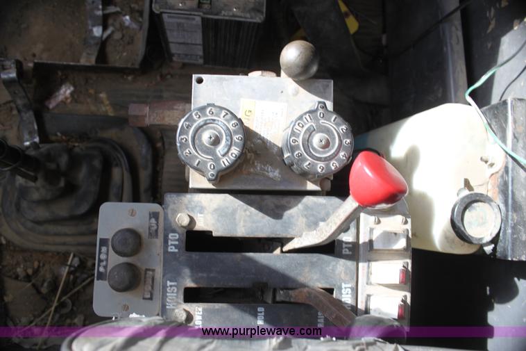 image for item AJ9498 1993 Ford LNT8000 dump truck