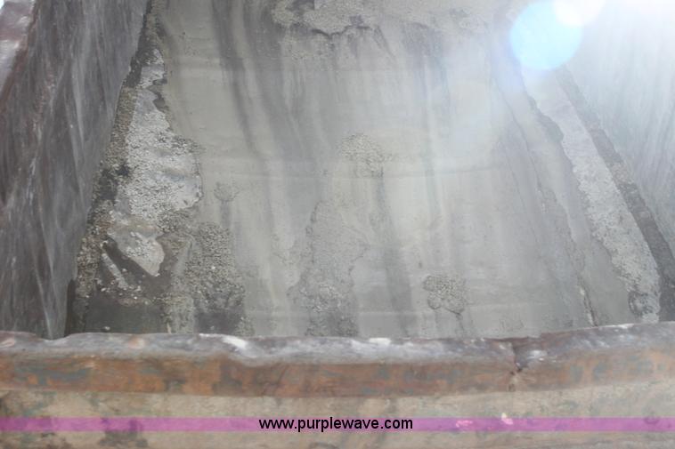 image for item AJ9498 1993 Ford LNT8000 dump truck