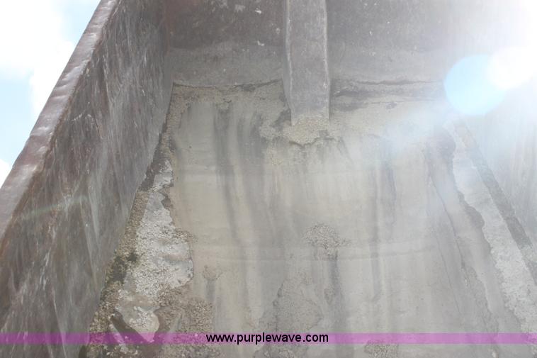 image for item AJ9498 1993 Ford LNT8000 dump truck