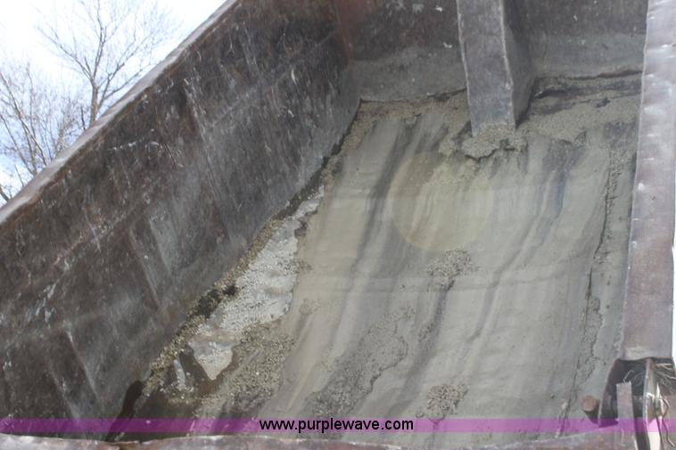 image for item AJ9498 1993 Ford LNT8000 dump truck